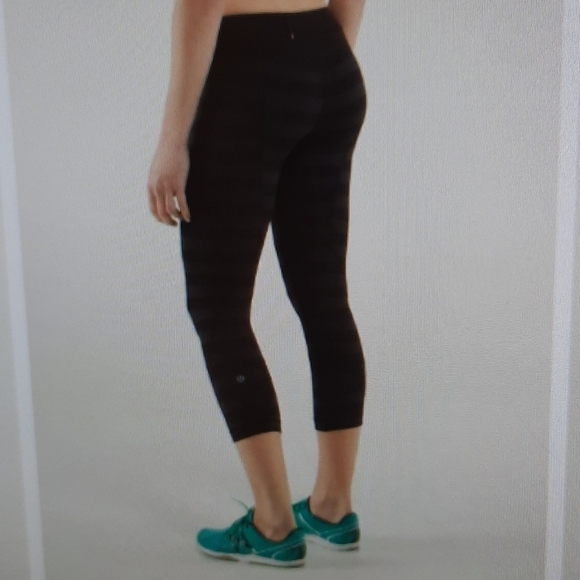 Lululemon Run Inspire Crop II black gray stripe 4 - Picture 1 of 14